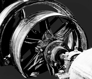 Two Non-Rotating Wheels and Belt