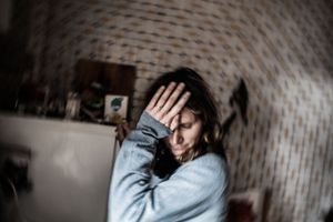 A first and sudden attack of headache strikes Mere. She rarely suffers of such unpredictable assaults and normally she's used to have a series of progressive prodromes. © Riccardo Budini / UnFrame