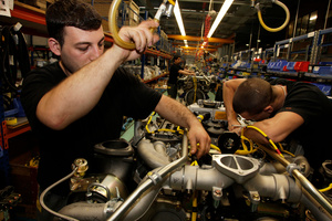 Ouvriers dans l'usine Liebherr, Bulle