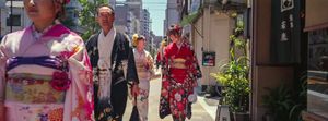 Tokyo heatwave. Asakusa family dressups