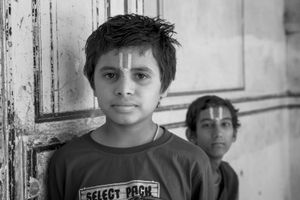 Gazes in the temple