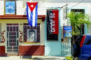 Two Sides of Che Guevara - Bayamo, Cuba 2016