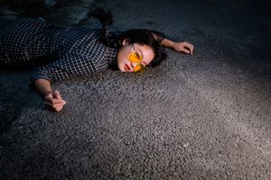 那女孩跌倒了#1