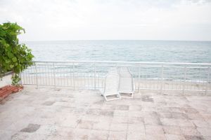 August 2017, postcards from the shore