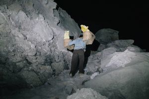 MIner walk up to the station