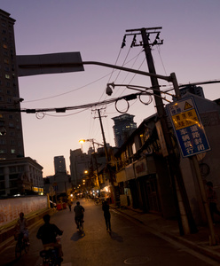 Shanghai, When the Night Falls