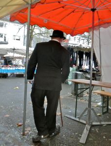 "Auf dem Nippeser Markt" "At the Nippes Market"