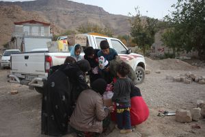 Villagers while receiving aid from Hamed