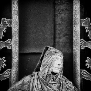 Street-performing the statues of palazzos in Florence