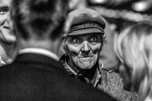 Citizen celebrag\tes victory at Maidan demonstrations