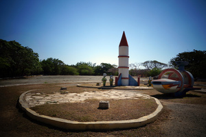 Rocket ship in Parque Fantasia, no children to play