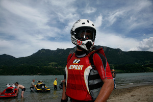 Jet ski racing on lake Gruyère. Course de jet ski motorisé sur le lac de la Gruyère.