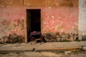 F-Emmanuel-Bastien-still-life-commerce in Cuba-3