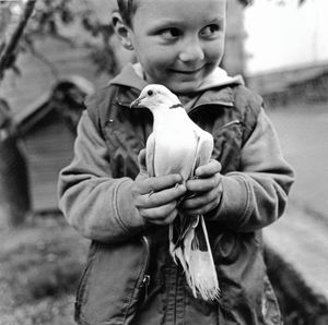 Andoni and his bird. Ibarrolle.