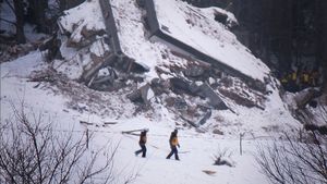 Farindola, Italy (2017). Avalanche Hotel. Rescuers.
