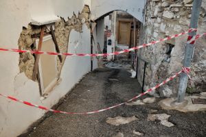 THE EARTHQUAKE (1/10)