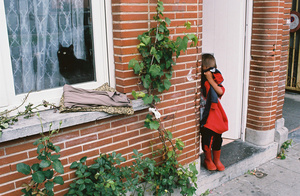 Girl and black cat, Opgeëistenlaan