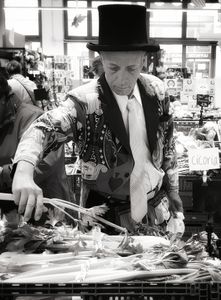 Gentleman without gloves