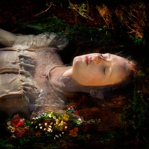 INSURGENT OPHELIA. A contemporary representation.
