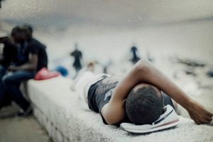 2015, french italian border is closed, several hundred people, survivors of Mediterranean, are stopped in there road for freedom.