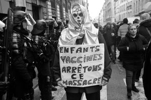 Anti-vaccine pass and Yellow Vests protest