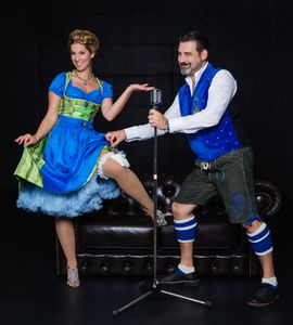 Ladies and gentlemen, we proudly presents ...