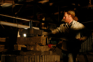 Manual operation of the cider press