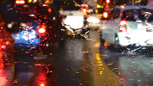 Pluja urbana, mirada quieta.