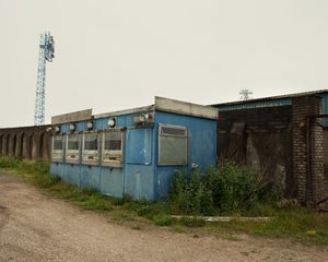 27.	Holker St