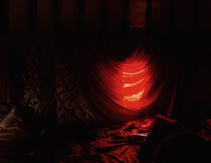 Be there before the sundown 在午夜降临前抵达