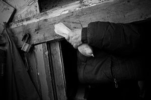 Holding hand / Russia, Samara, 2013