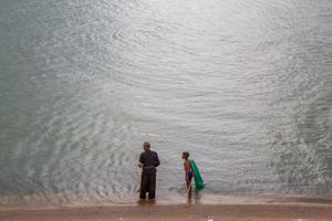 Master and disciple, Tonle Sap River, Phnom Penh