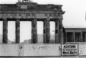 Berlin 1985, Brandenburger Tor and The Wall