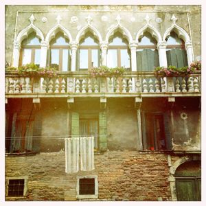 LAUNDRY, VENICE