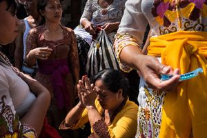 Woman prayer.