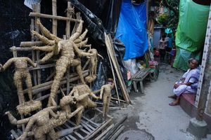 At the very beginning the basic structure of Durga idol is made out of dried hay.