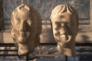Shadows on statuettes