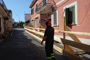Not accessible buildings and an advertising panel reading 'special construction industry'