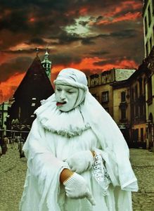 WOMAN MIME