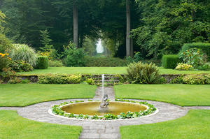 Feature on the historic dutch estate De Wiersse in Vorden for magazine De Tuin Exclusief. Feature in spring, summer and autumn