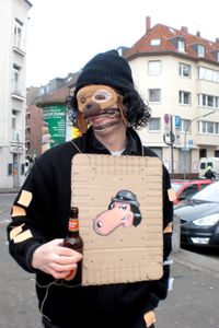 "HUNDSFÖTTISCH" oder "PROST!" "CHEERS!"