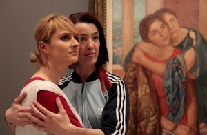 Curator Valentina Iancu & cultural manager Mihaela Cîrjan in front of the painting by Cecilia Cuțescu Storck, © National Museum of Art, Bucharest