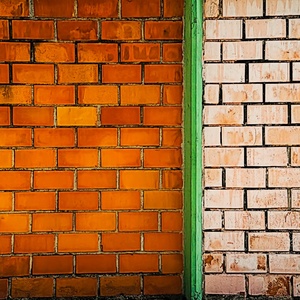 From the wall, away.. /Dal muro, lontani.