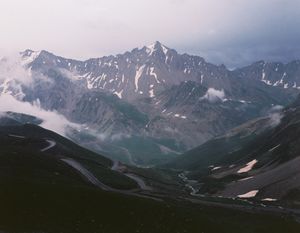Be there before the sundown 在午夜降临前抵达
