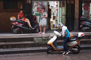 Shampoo Scene, Liuzhou Sichuan, 2012 © Scott Conarroe