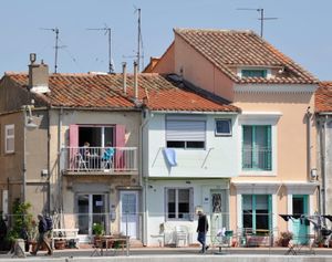 Plagette house facades.                           ( façade de maison de la plagette )