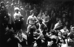 Público em show de Nação Zumbi, Dado Tambor, Porto Alegre, 2003