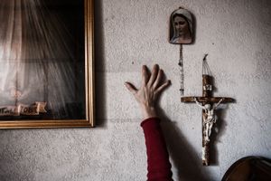 Rebirth. A sensation of rebirth is experimented  by  certain patients that feel unusually refreshed after an attack. Mere, after a very short but severe attack of cluster headache,  allows to open the window, letting the light enter in her room. © Riccardo Budini / UnFrame