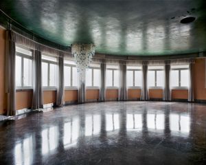 Untitled, (Windows), 2011 © Lynne Cohen, Stepher Daiter