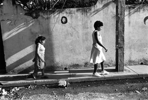 Las Tunas, Cuba, 2000 © Peter Kayafas
